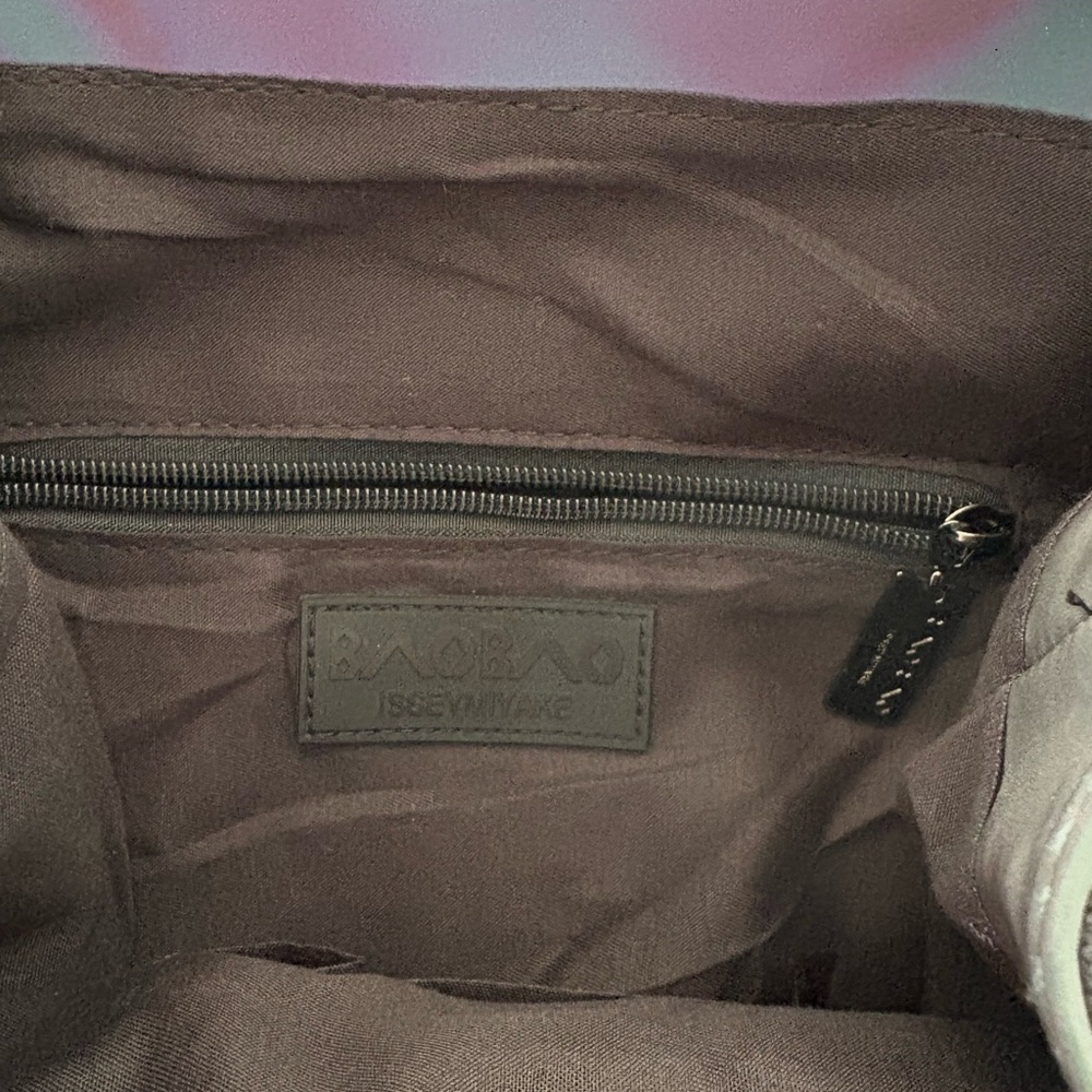 BAO BAO ISSEY MIYAKE Holographic Geometric Prism PVC Backpack Drawstring Flap - Picture 5 of 9